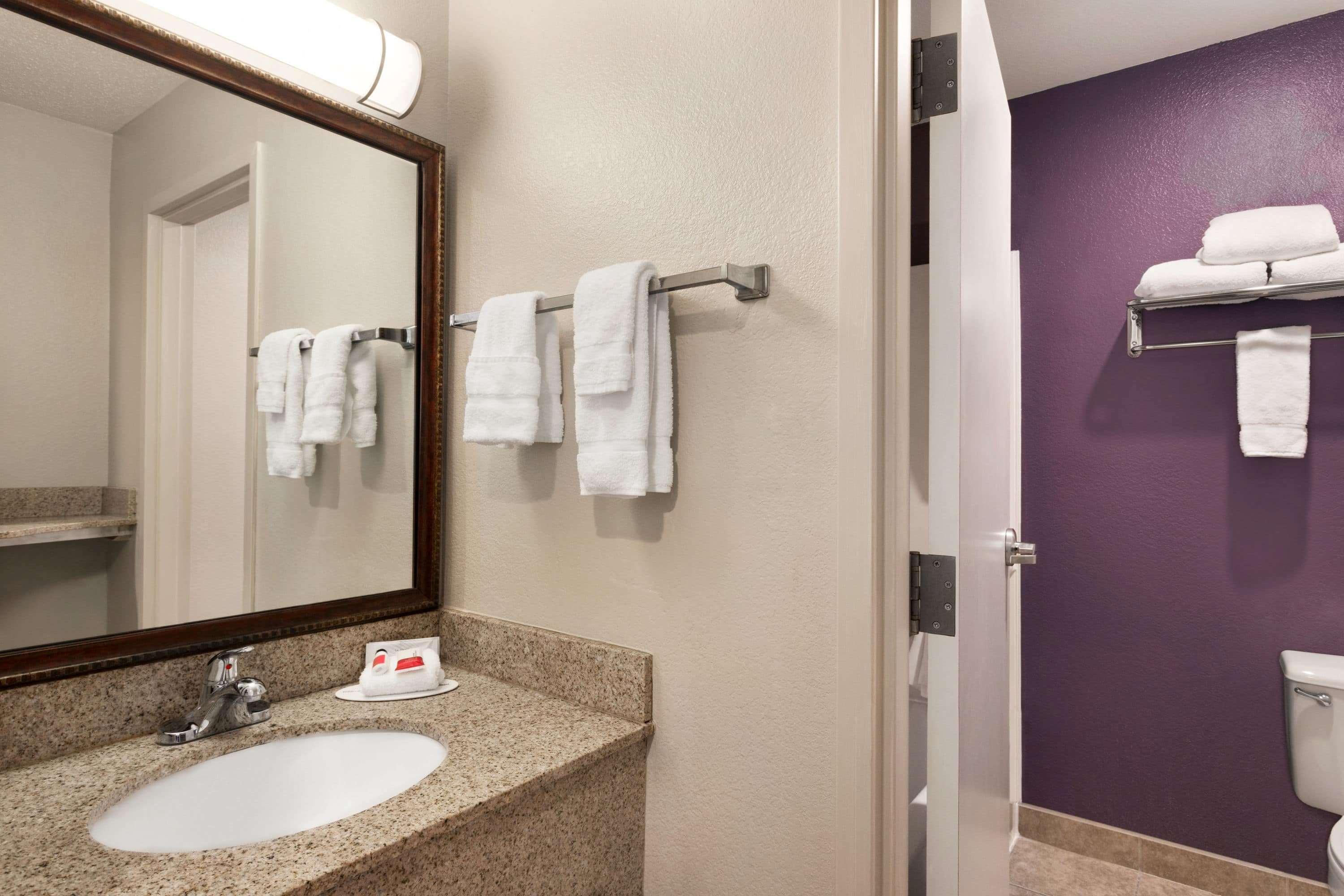 Baymont By Wyndham Springfield I-44 Hotel Exterior photo