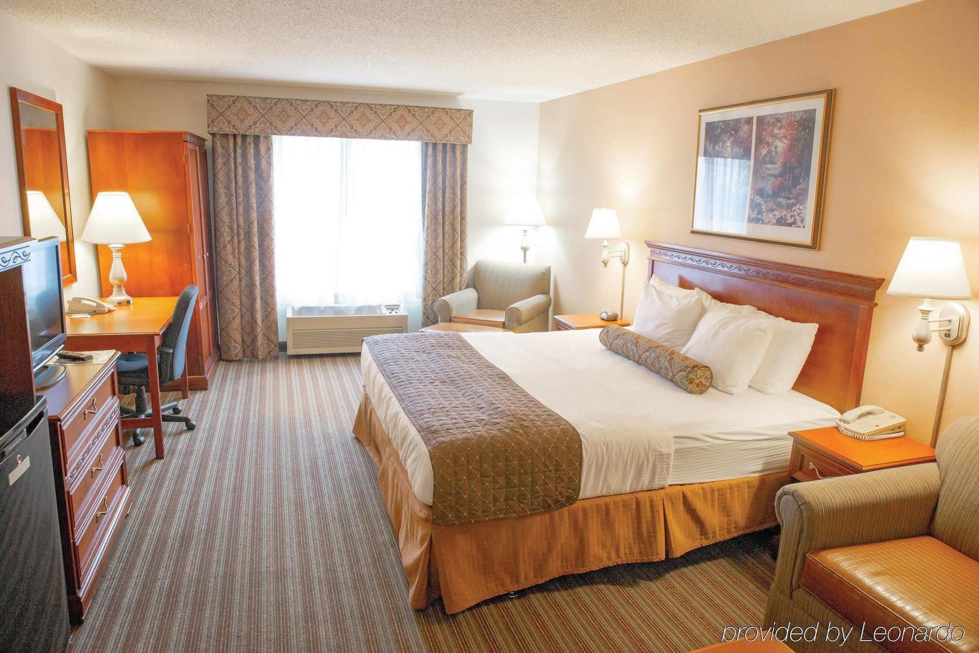 Baymont By Wyndham Springfield I-44 Hotel Exterior photo